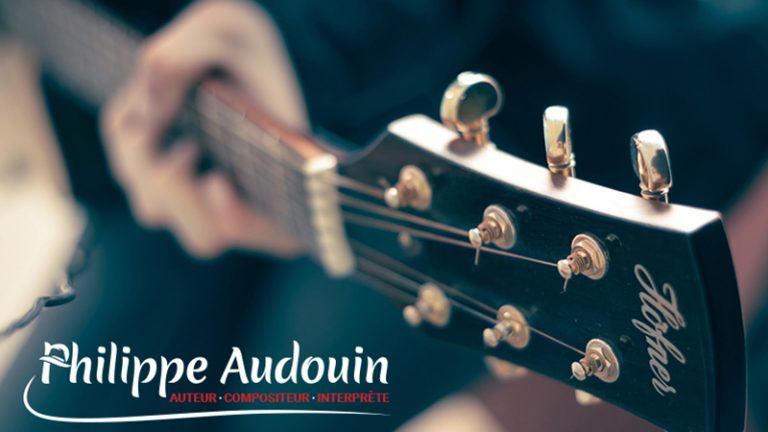 Logo sur fond foncé